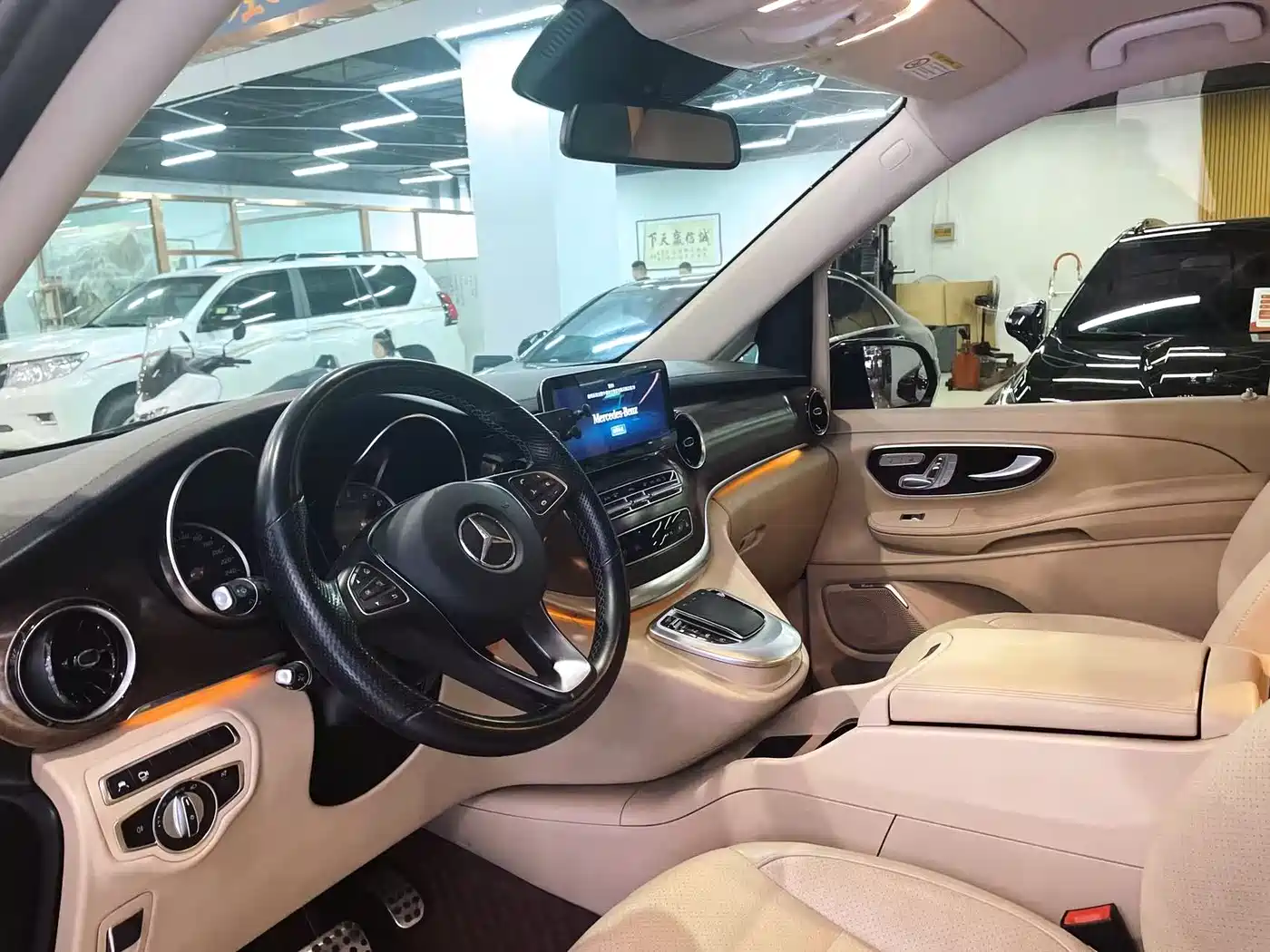Mercedes-Benz V-Class 2020 Model V 260 L Long Wheelbase Luxury фото 7