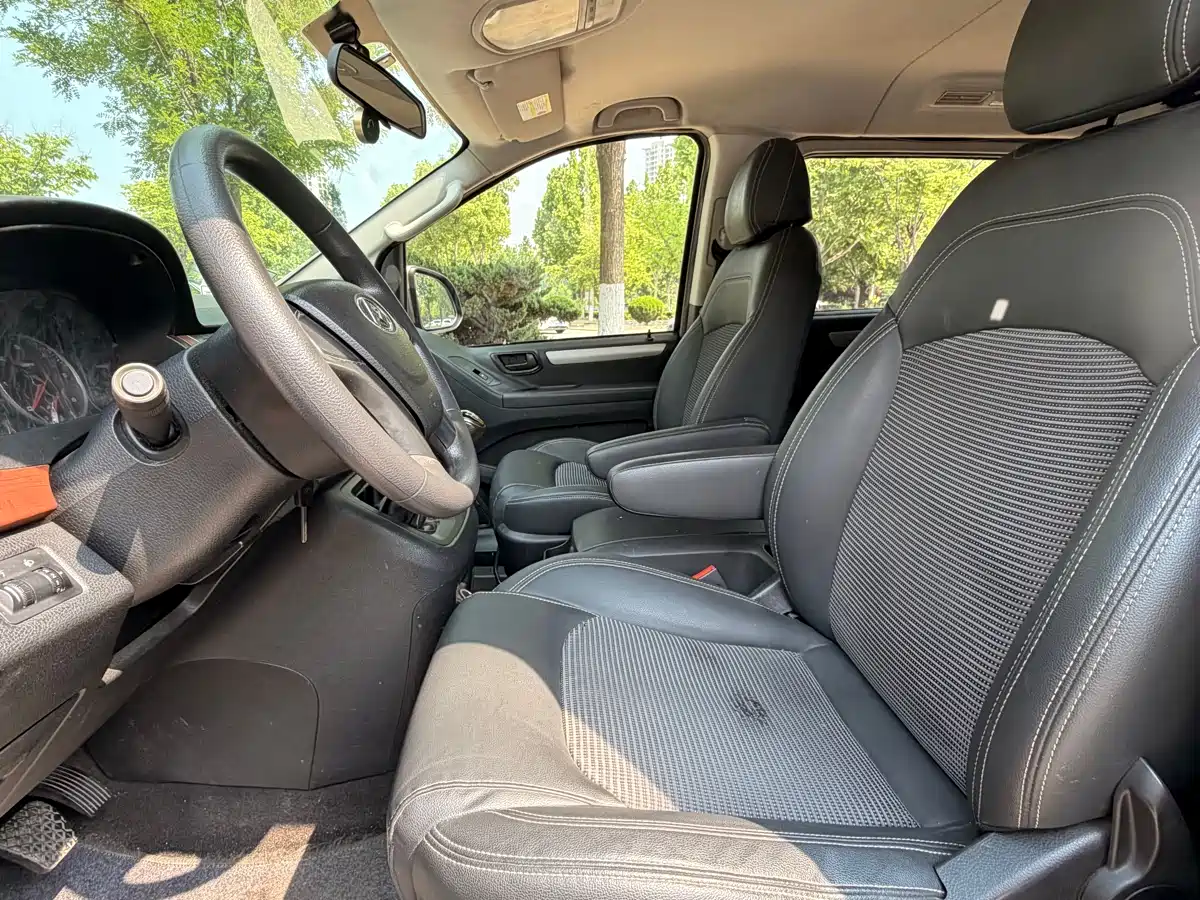 SAIC Maxus Maxus G10 2018 PLUS 1.9T Manual Elite Edition Diesel фото 6