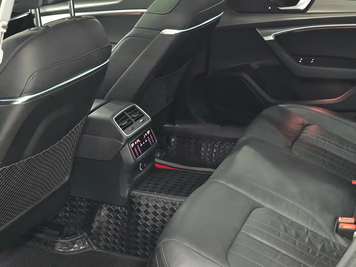 Photo 5 - Audi A6L