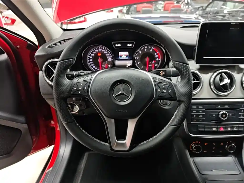 Mercedes-Benz GLA 2016 GLA 200 Dynamic фото 11