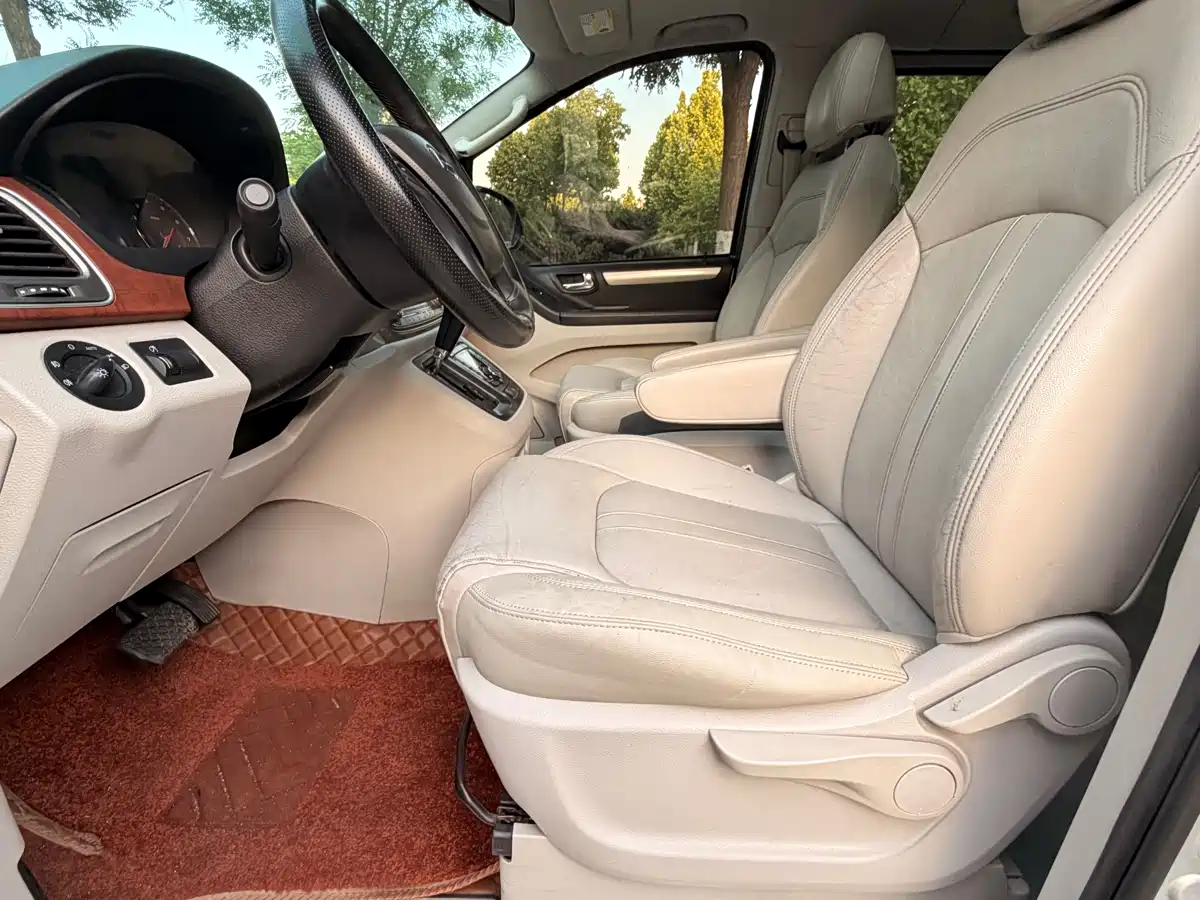 SAIC Maxus Maxus G10 2014 2.0T Automatic Luxury Executive Edition фото 5