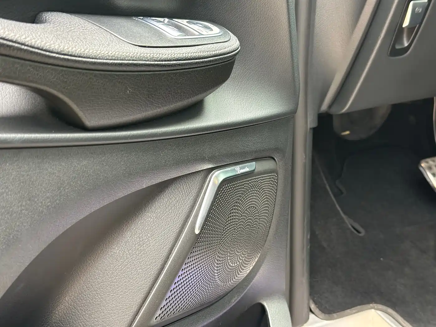 Mercedes-Benz V-Class 2020 Model V 260 L Long Wheelbase Luxury фото 12