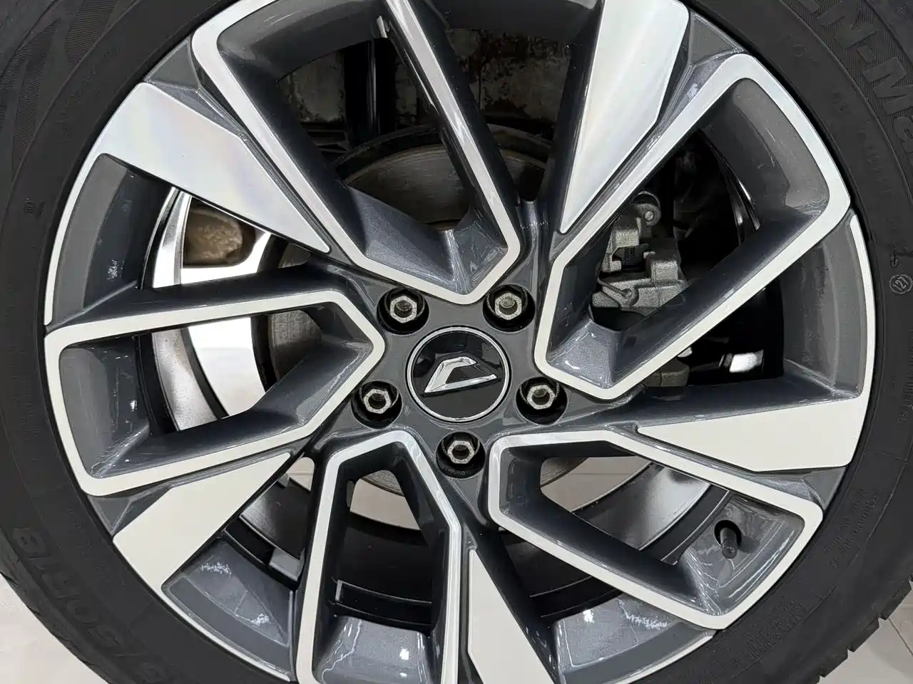 Photo 11 - Jetta VS7