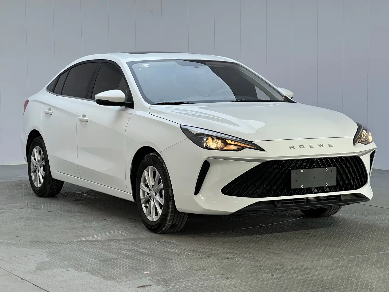 Фото 3 - Roewe i5
