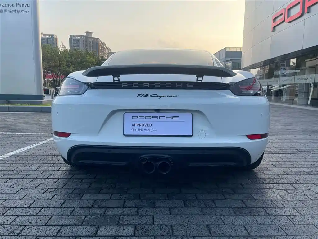 PORSCHE 718