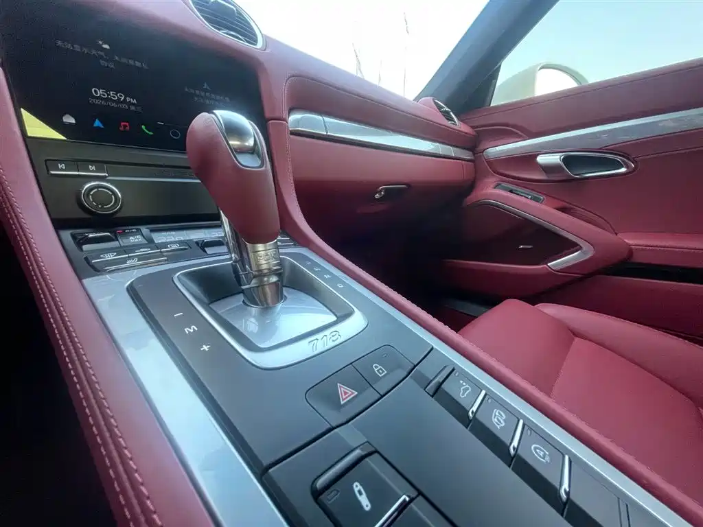 PORSCHE 718