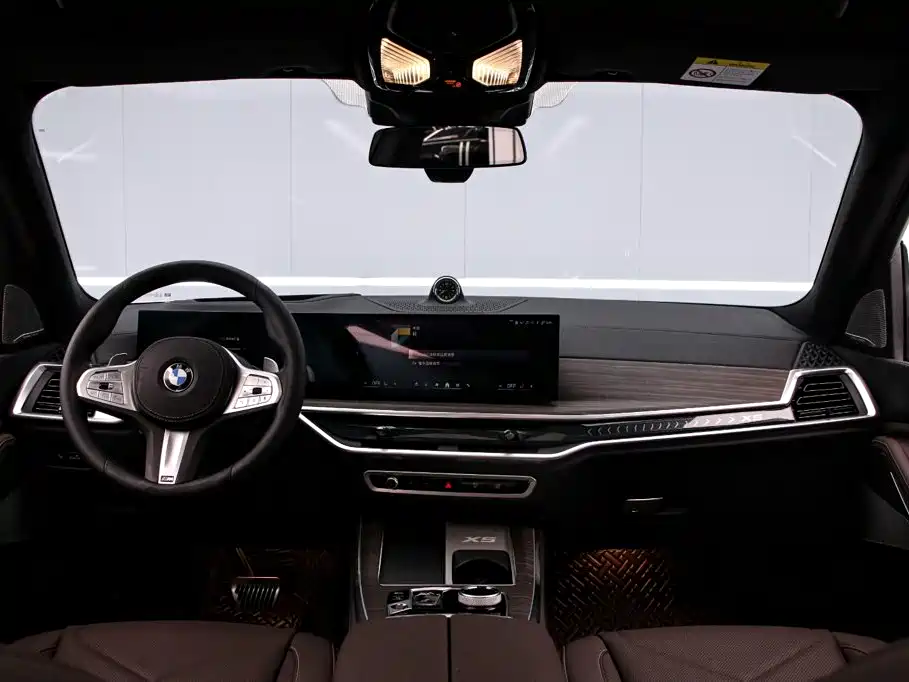 BMW X5 2026 2025 Model xDrive 40Li M Sport Blackout Package