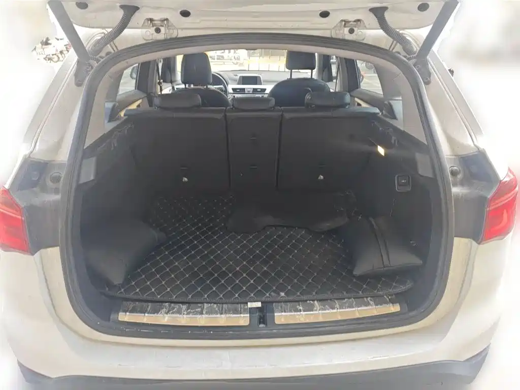 BMW X1 2016 sDrive18Li Premium Model фото 15