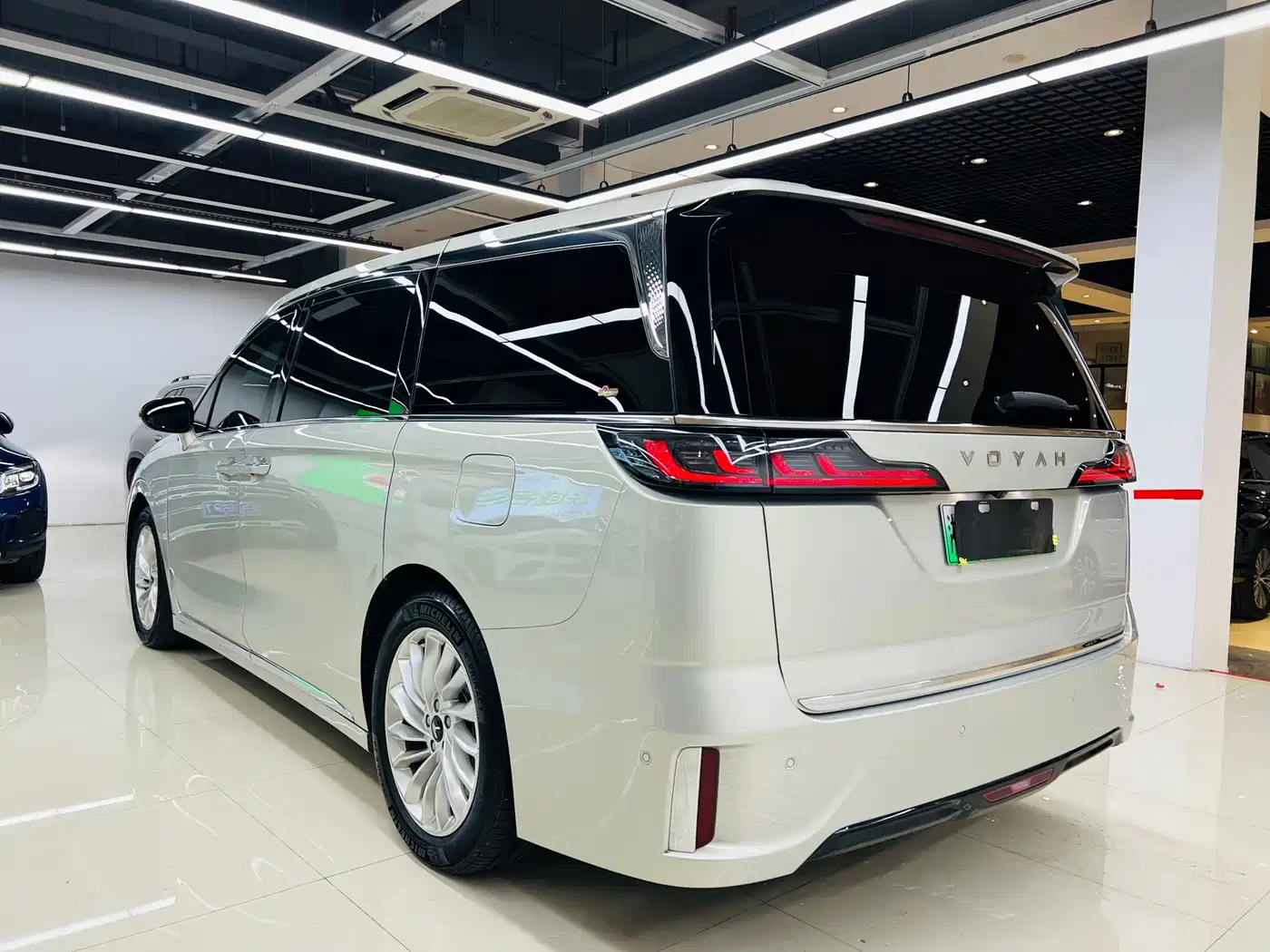 Voyah Auto Voyah Dreamer 2022 Low-carbon Dream+Smart Package фото 17