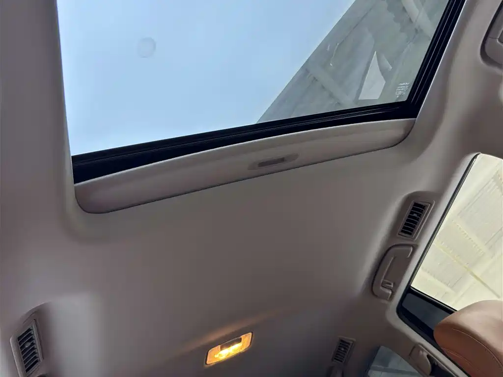 Photo 11 - Lexus GX