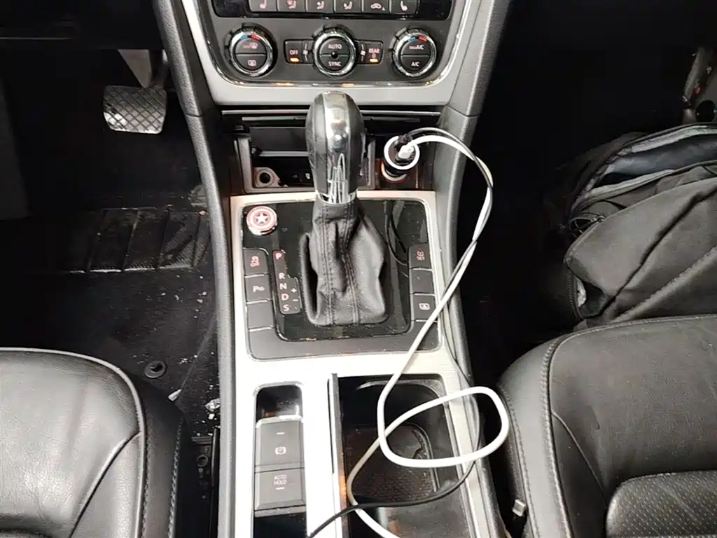 Volkswagen Passat 2015 1.8TSI DSG Prestige Edition фото 14