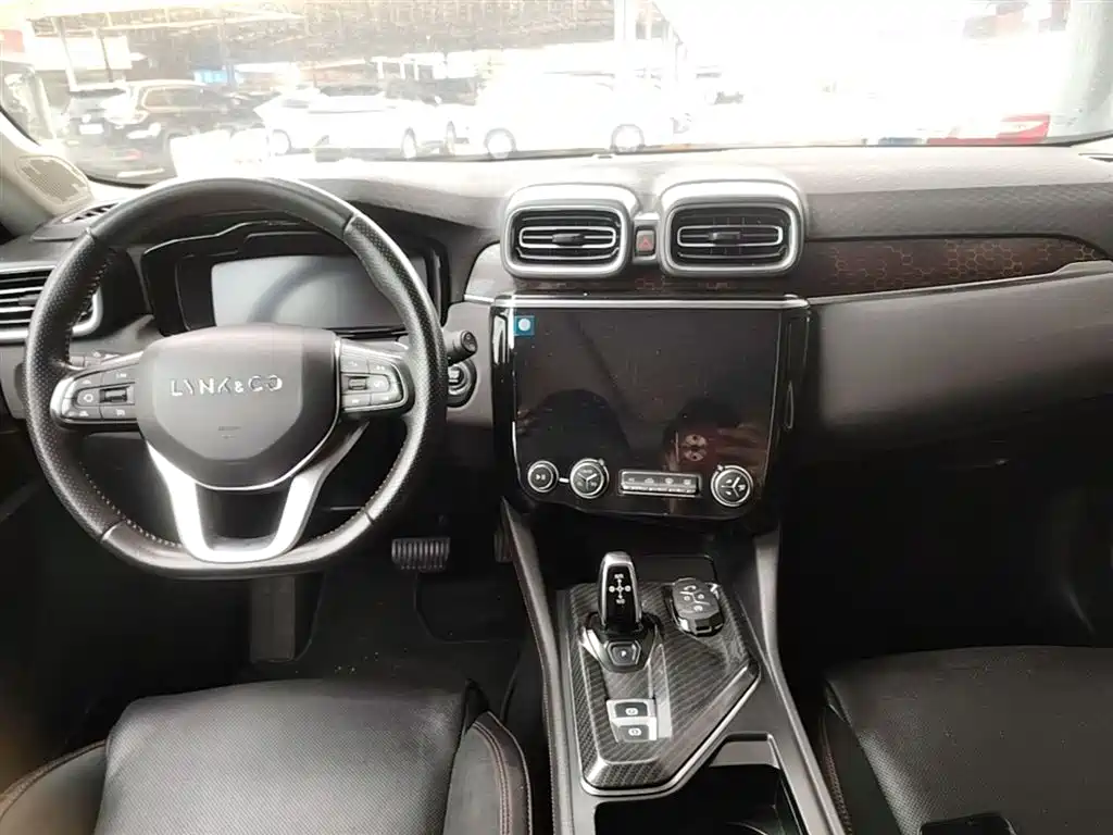 Lynk & Co 02 2018 1.5T DCT 2WD Power Edition China V фото 10