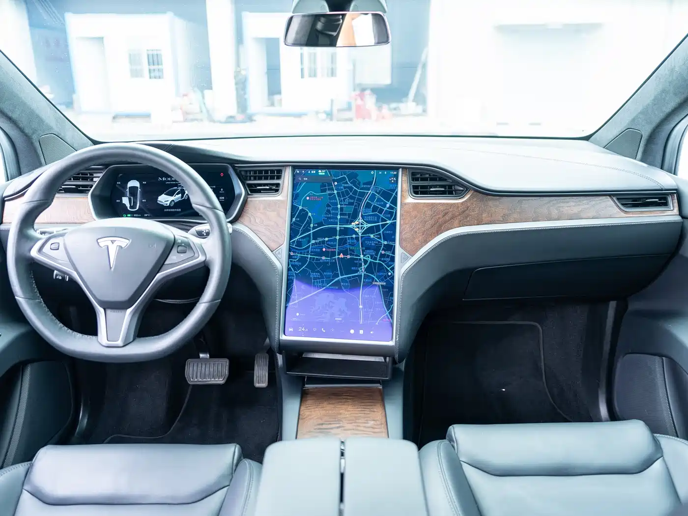 TESLA MODEL X