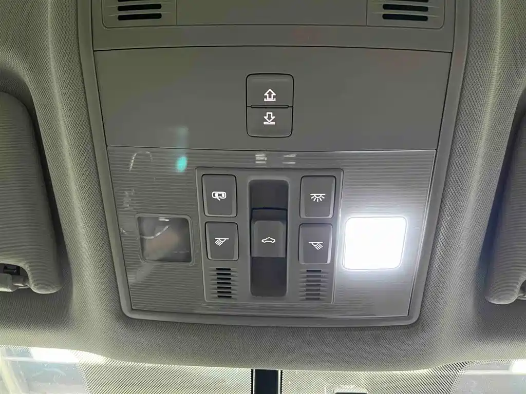 Škoda Karoq 2025 TSI280 Luxury Edition фото 8