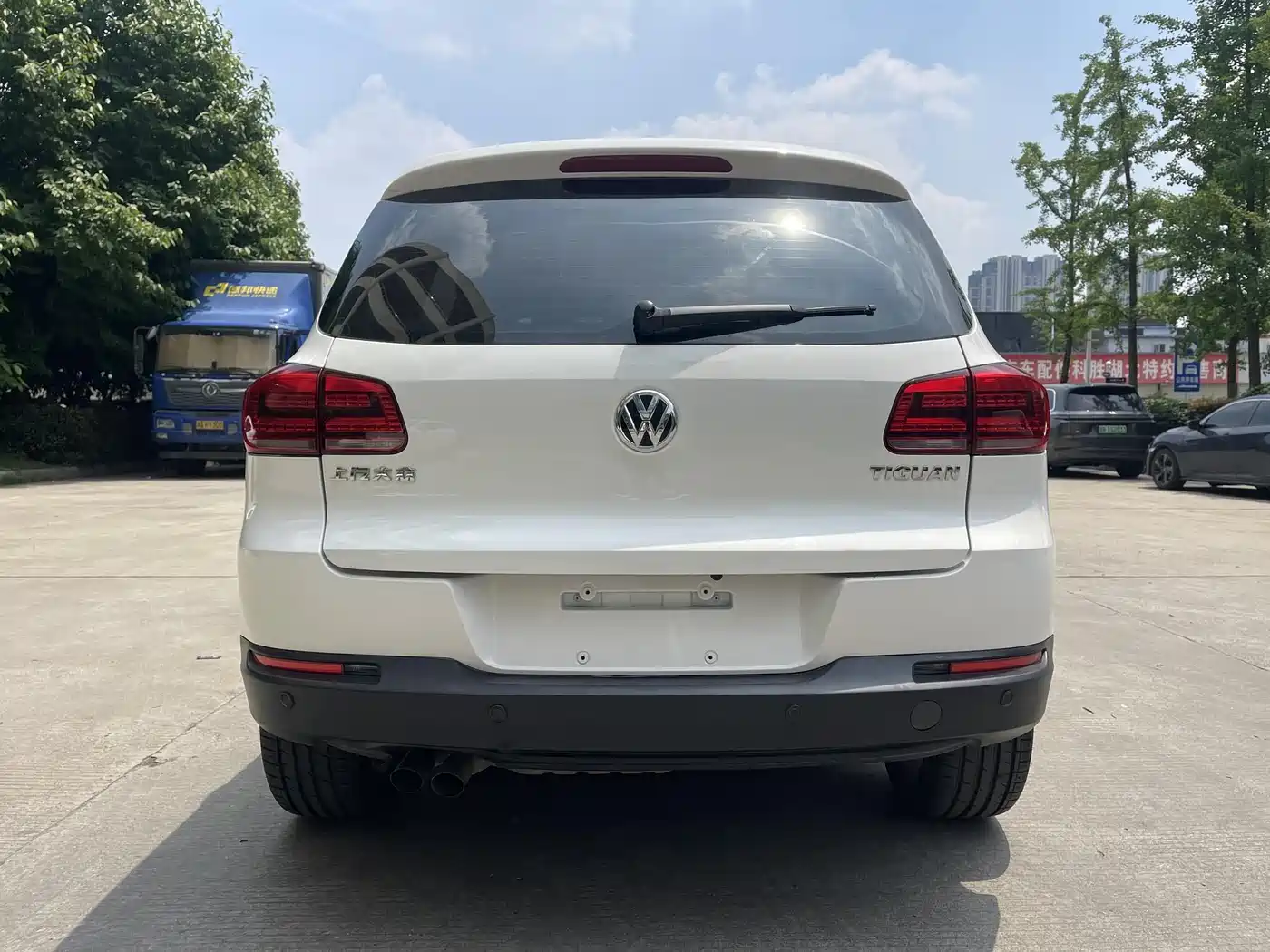 VOLKSWAGEN TIGUAN