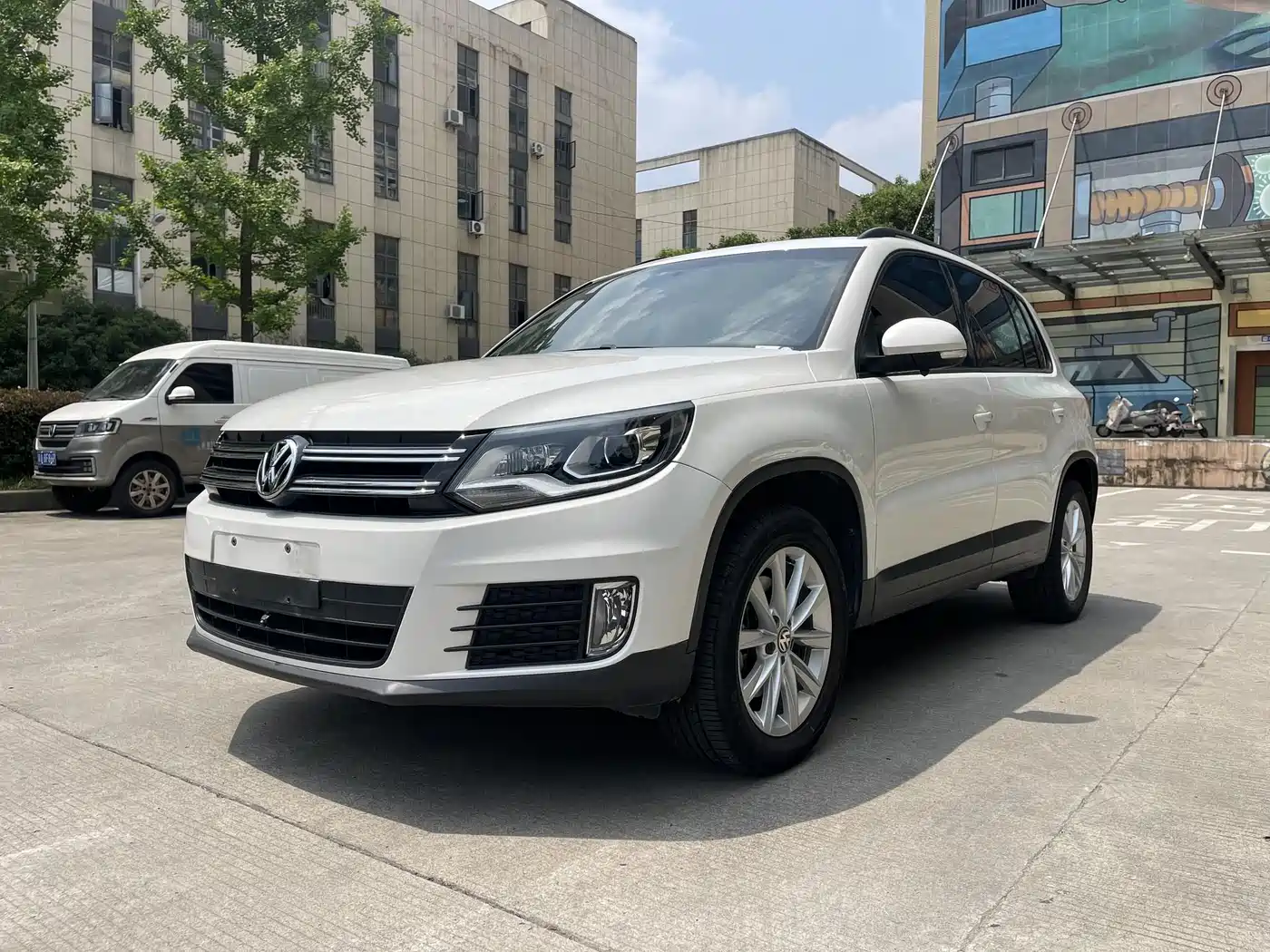 VOLKSWAGEN TIGUAN