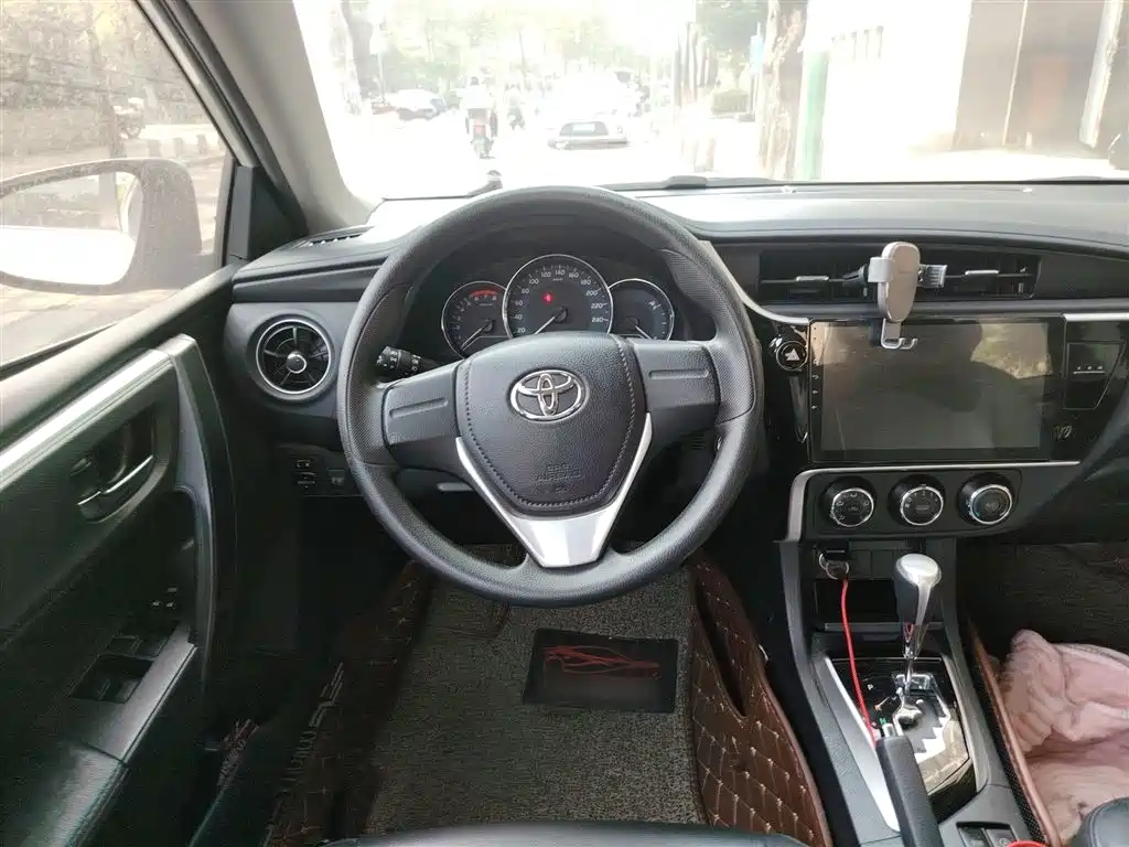 Toyota Corolla 2017 1.2T CVT GL фото 3