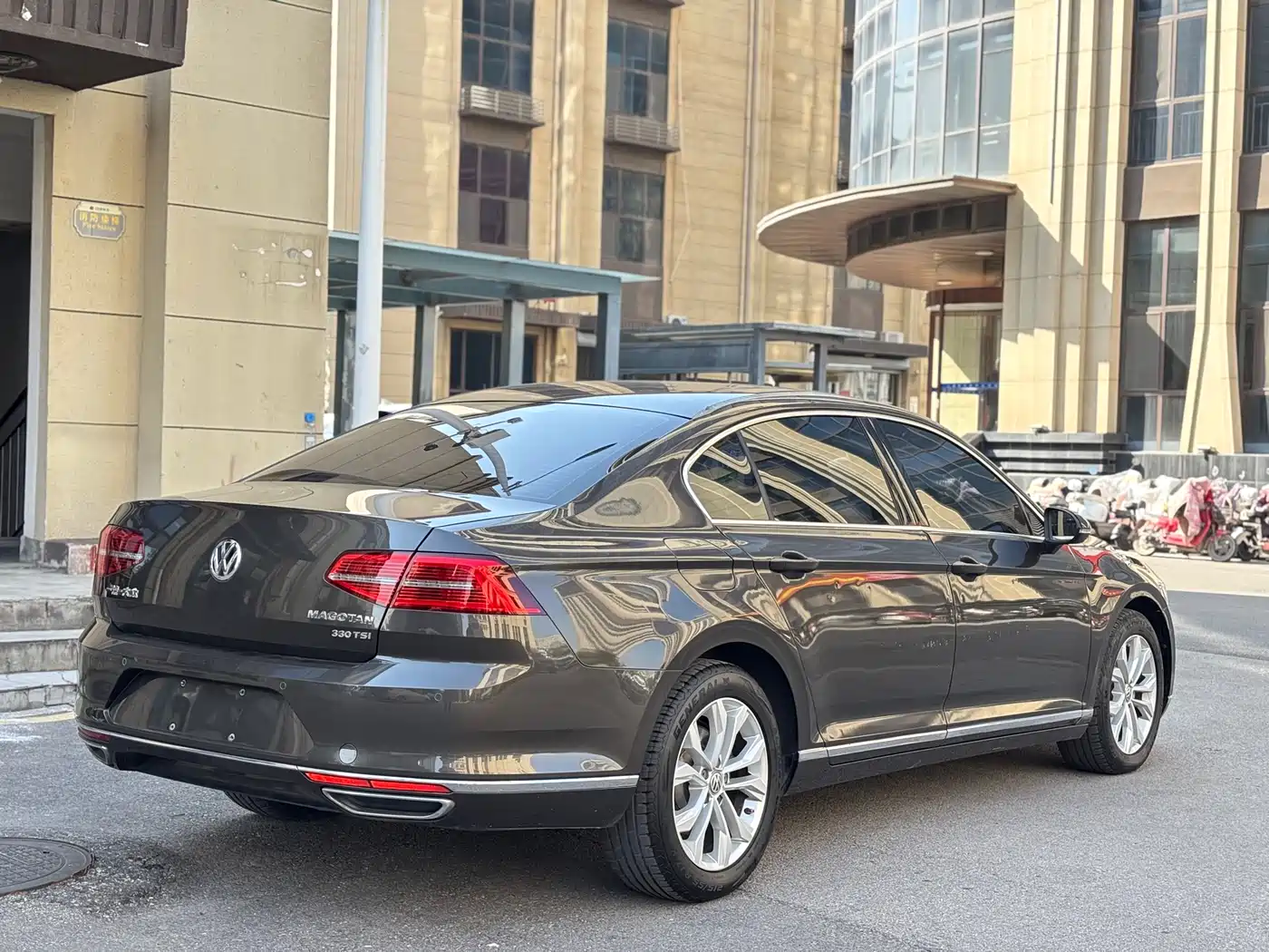 Volkswagen Magotan 2017 330TSI DSG Luxury фото 7