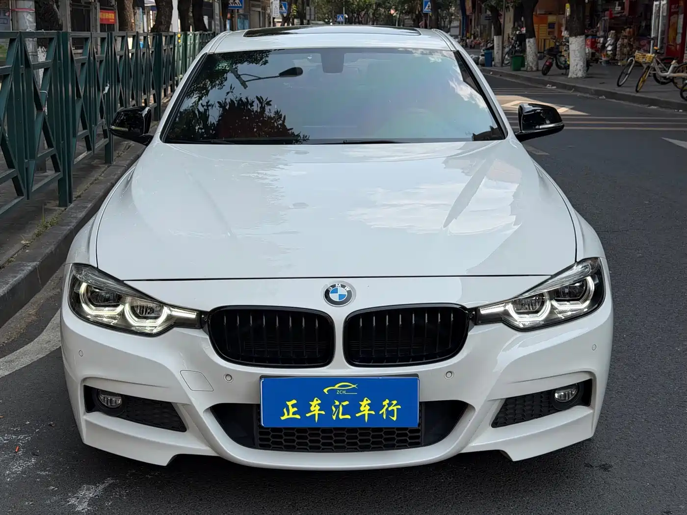 BMW 3 Series 2019 320i M Sport Black Night Edition фото 2