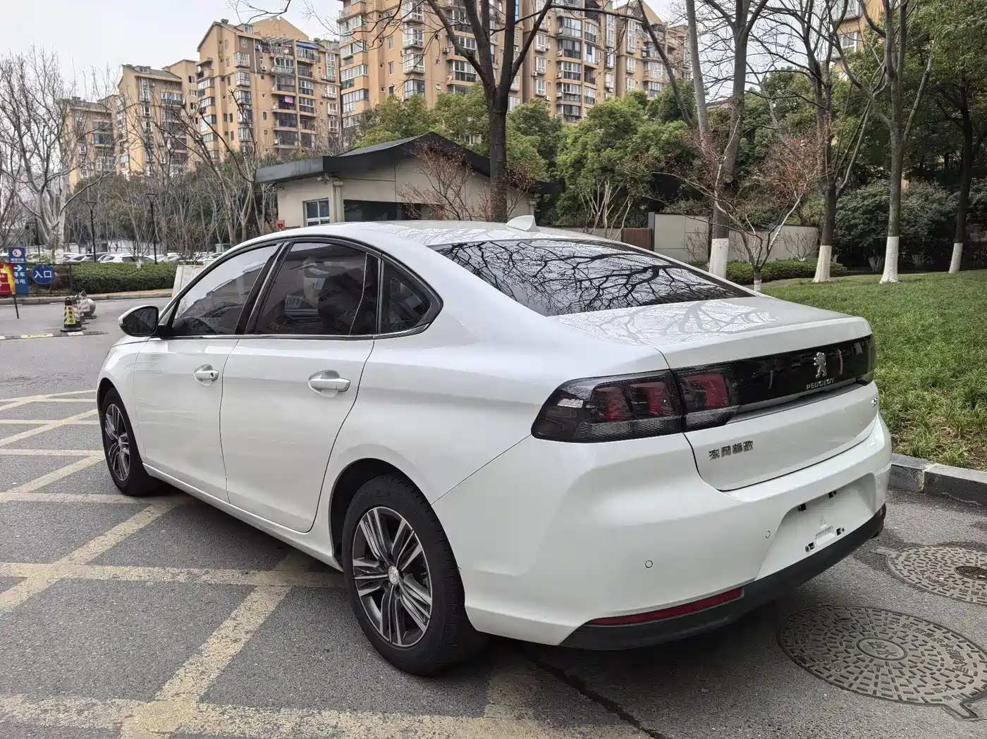 Peugeot 308 2018 1.6L Auto Luxury Edition фото 13