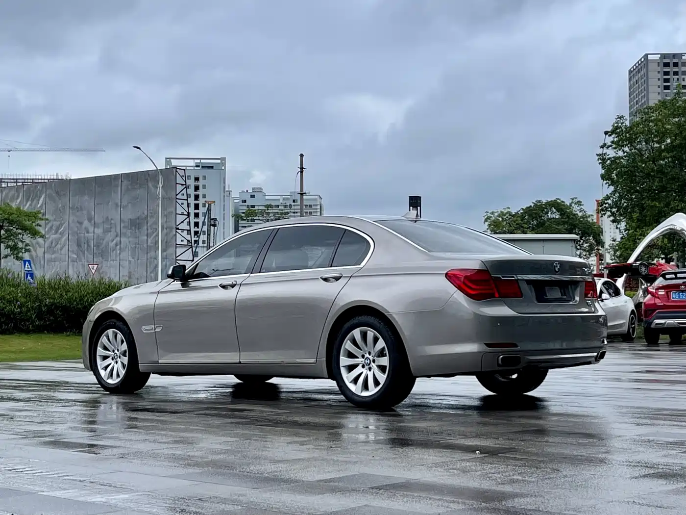 BMW 7 Series 2009 Model 740Li Leading Edition фото 5