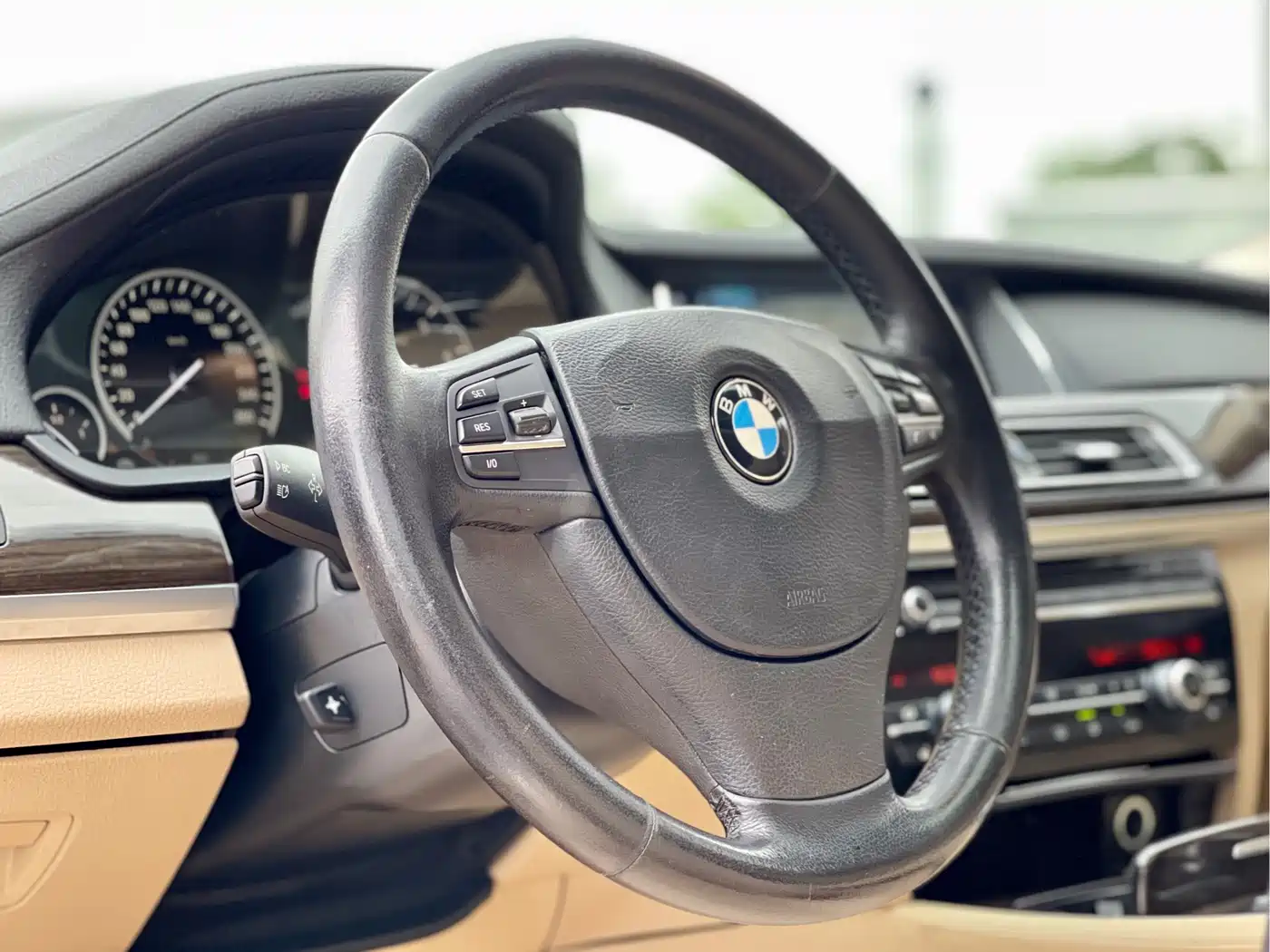 BMW 7 Series 2009 Model 740Li Leading Edition фото 14
