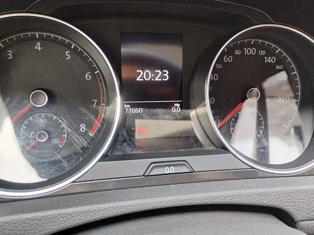 Volkswagen Golf 2017 1.6L Auto Comfort Millionth Edition фото 5