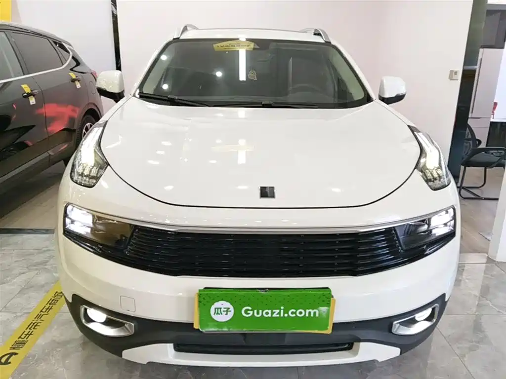 Lynk & Co 01 2017 2.0T 2WD Pro Version фото 3
