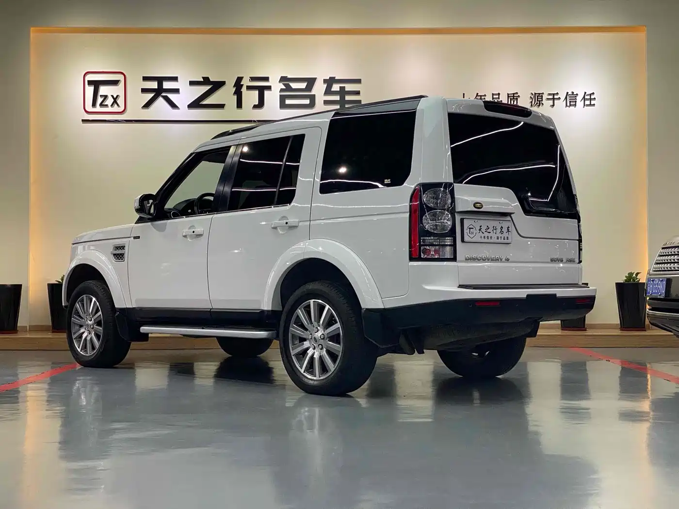 Land Rover Discovery 2013 3.0 SDV6 HSE Diesel фото 4