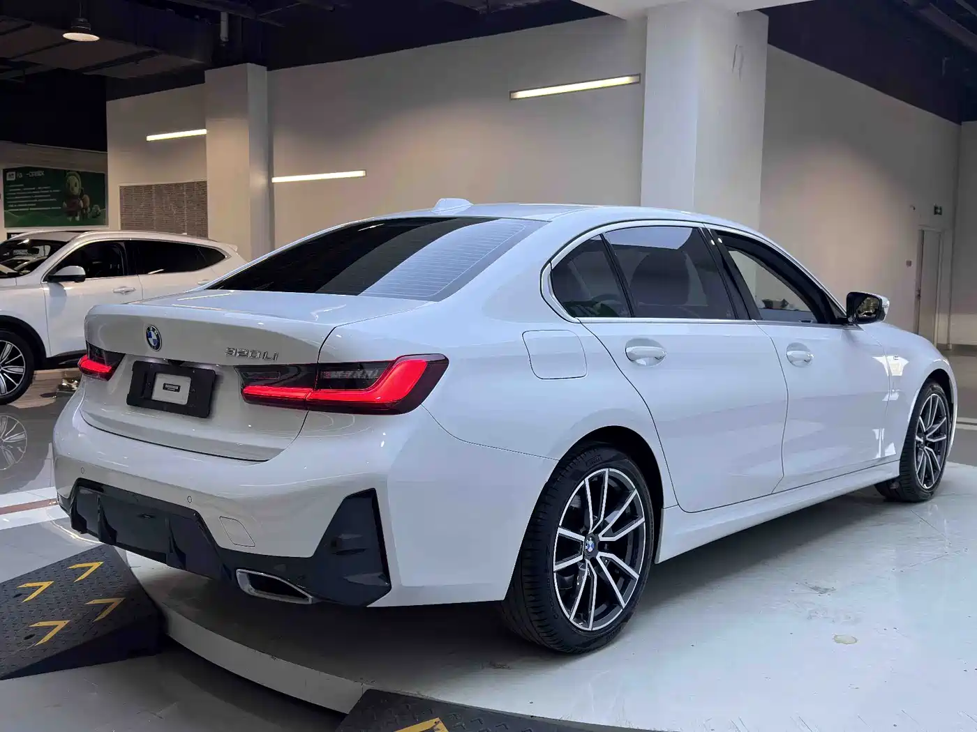 BMW 3 Series 2023 320Li M Sport Package фото 6