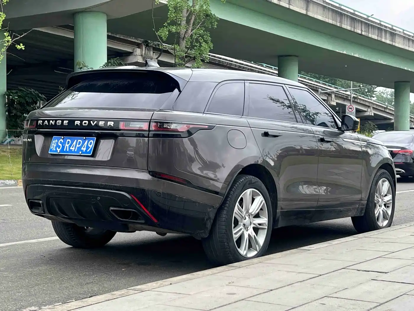 Land Rover Range Rover Velar 2022 250PS Golden Collector's Edition фото 18