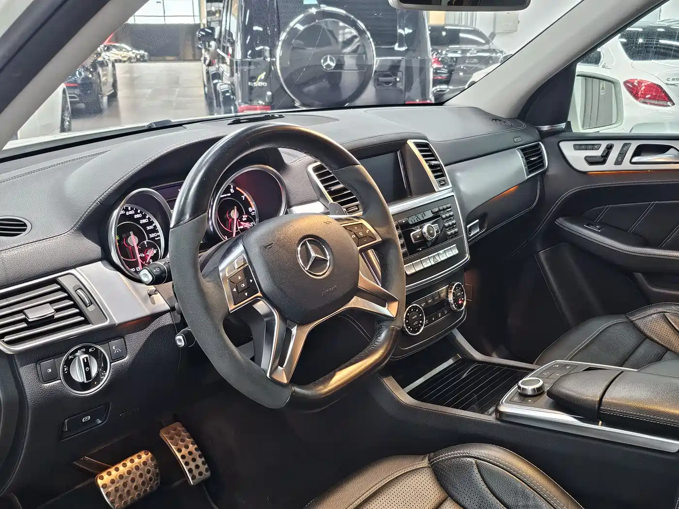 Mercedes-Benz M-Class AMG 2012 AMG ML 63 фото 14