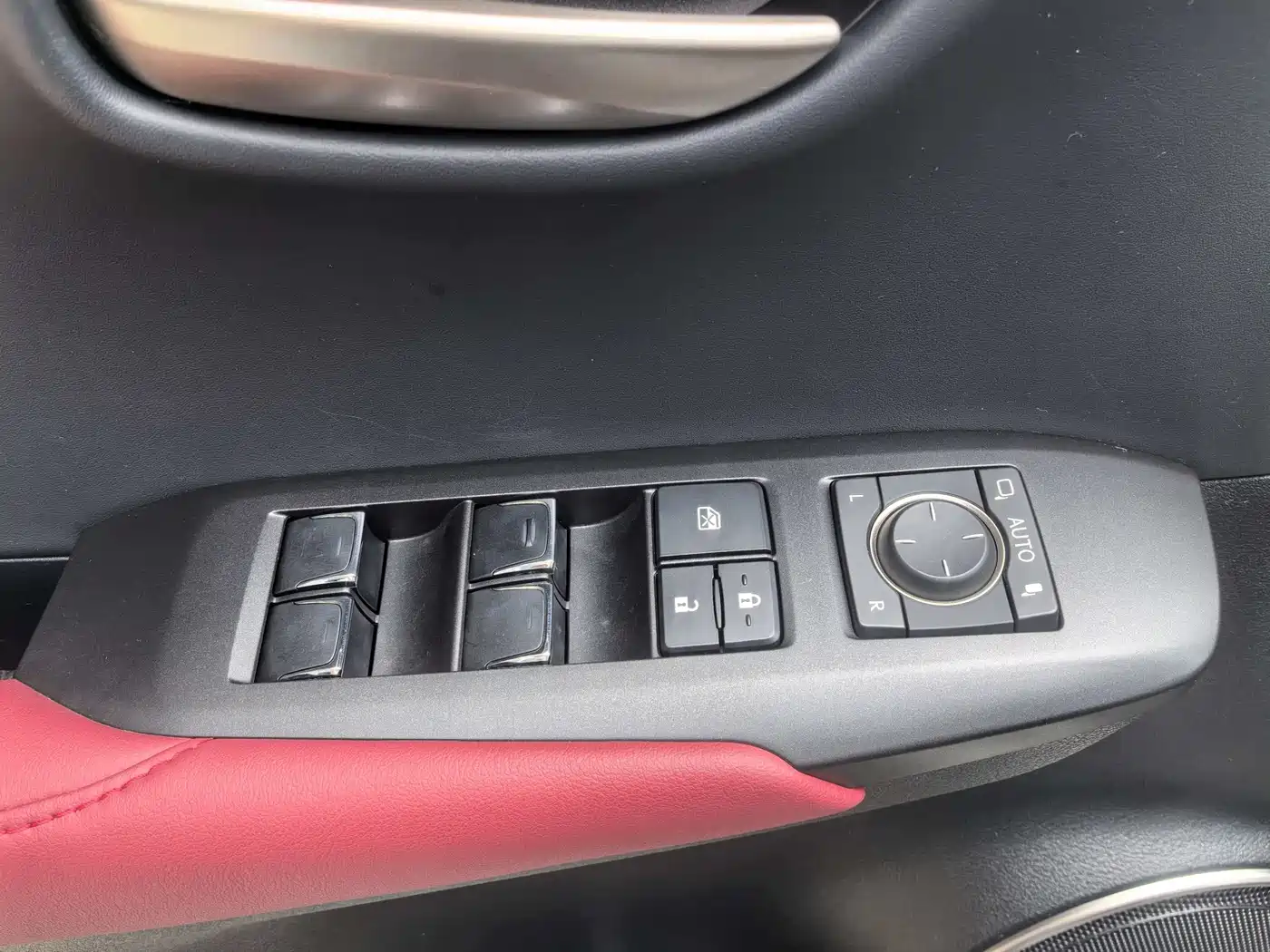 Lexus NX 2020 300h FWD F Sport China V фото 15