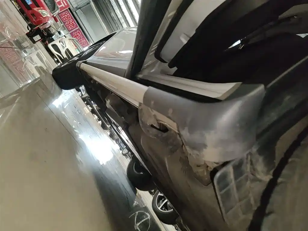 Toyota RAV4 Rongfang 2015 2.0L CVT 2WD Trend Edition фото 21