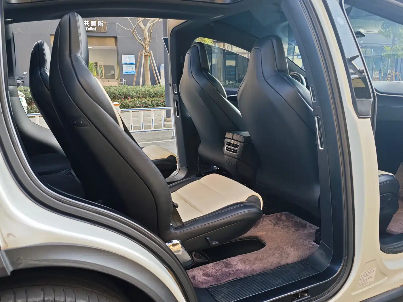 TESLA MODEL X