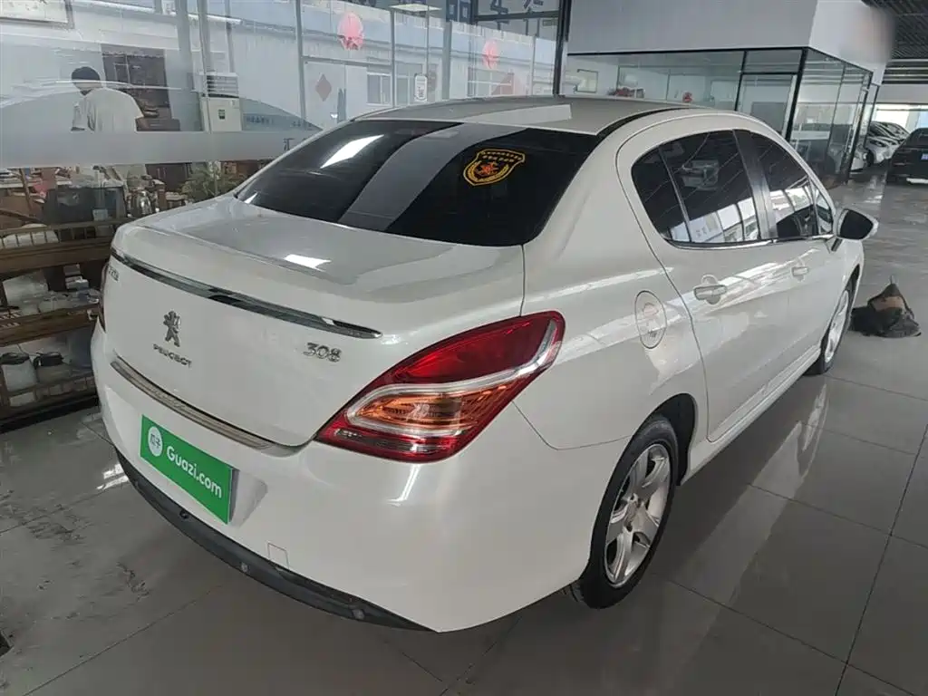 Peugeot 308 2014 Model Joy Edition Classic 1.6L Automatic Superior Style фото 7