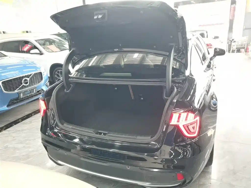 Lynk & Co 03 2018 1.5TD DCT Pro Version China V фото 19