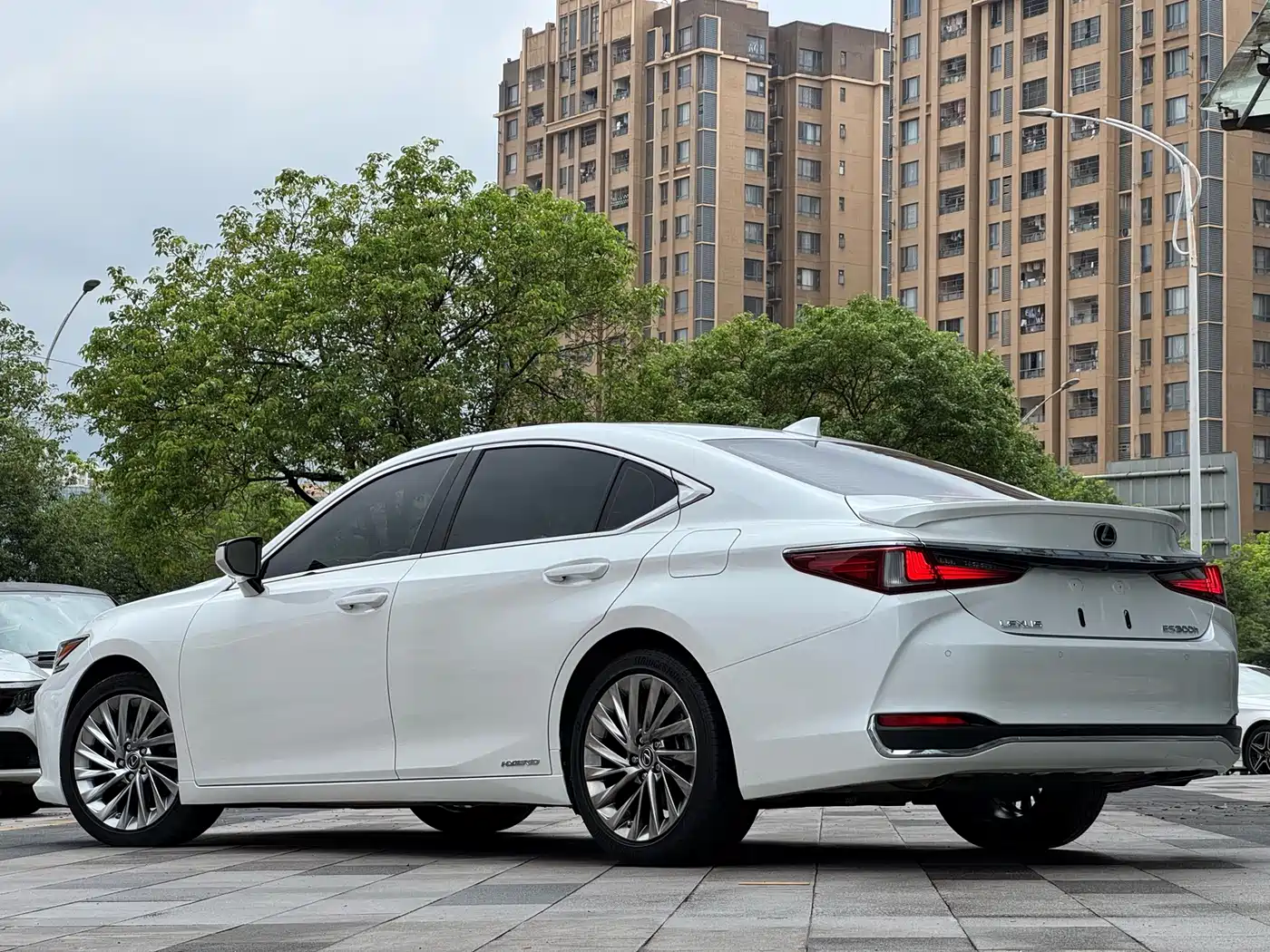 Lexus ES 2018 300h Executive Edition China V фото 4