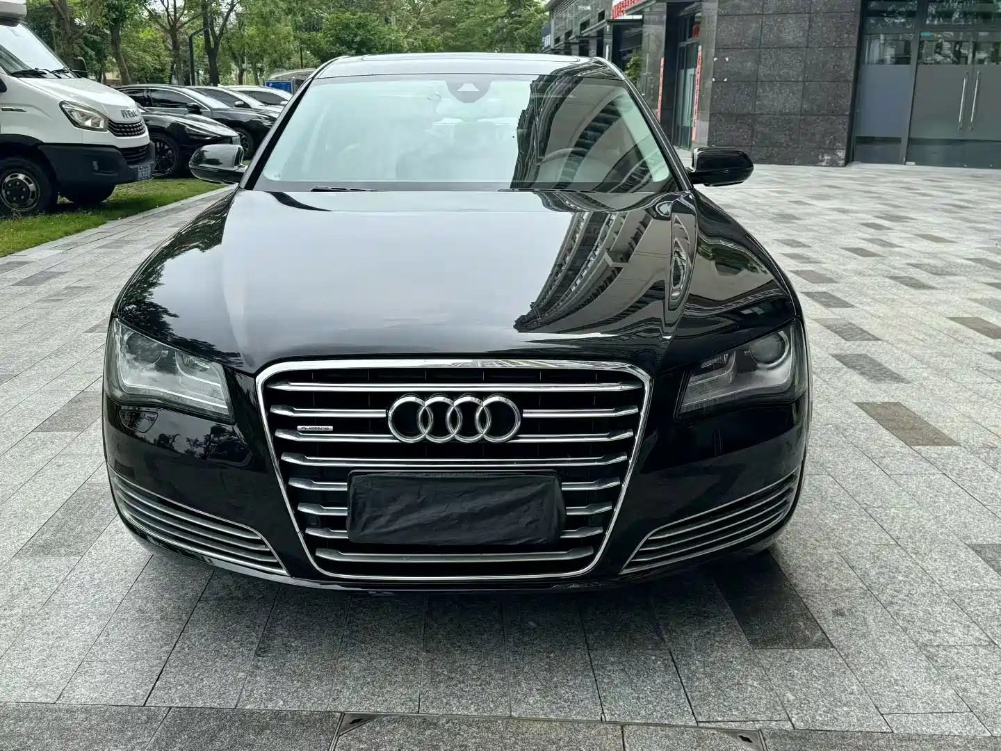 Photo 2 - Audi A8