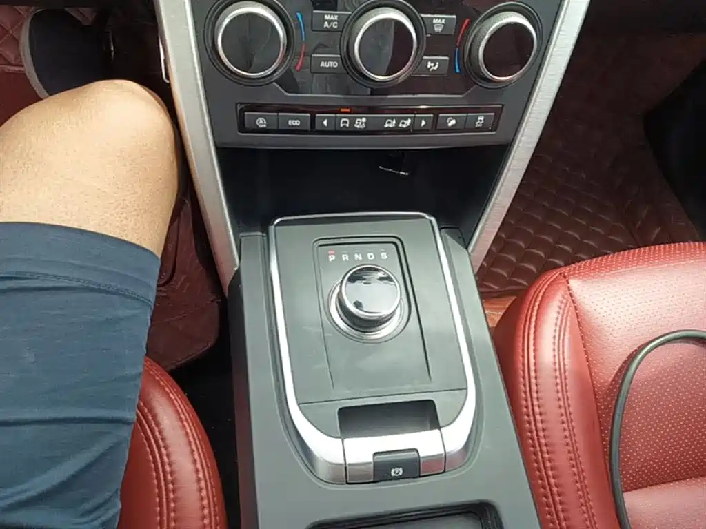 Land Rover Discovery Sport 2019 240PS SE Edition China VI фото 14