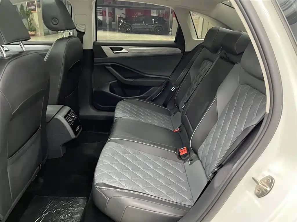 Volkswagen Sagitar 2023 Model Year 200TSI DSG Surpass Edition фото 14