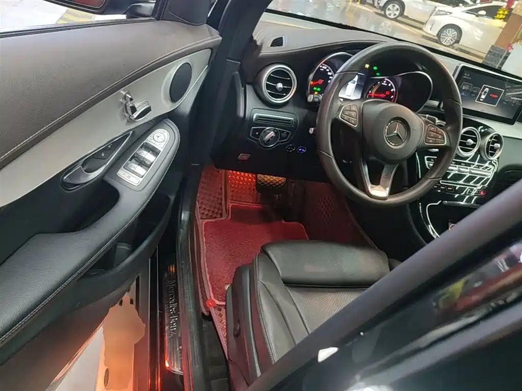Mercedes-Benz GLC 2018 Facelift GLC 200 4MATIC фото 16