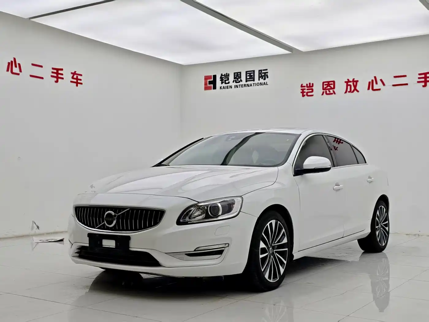 Фото 1 - Volvo S60