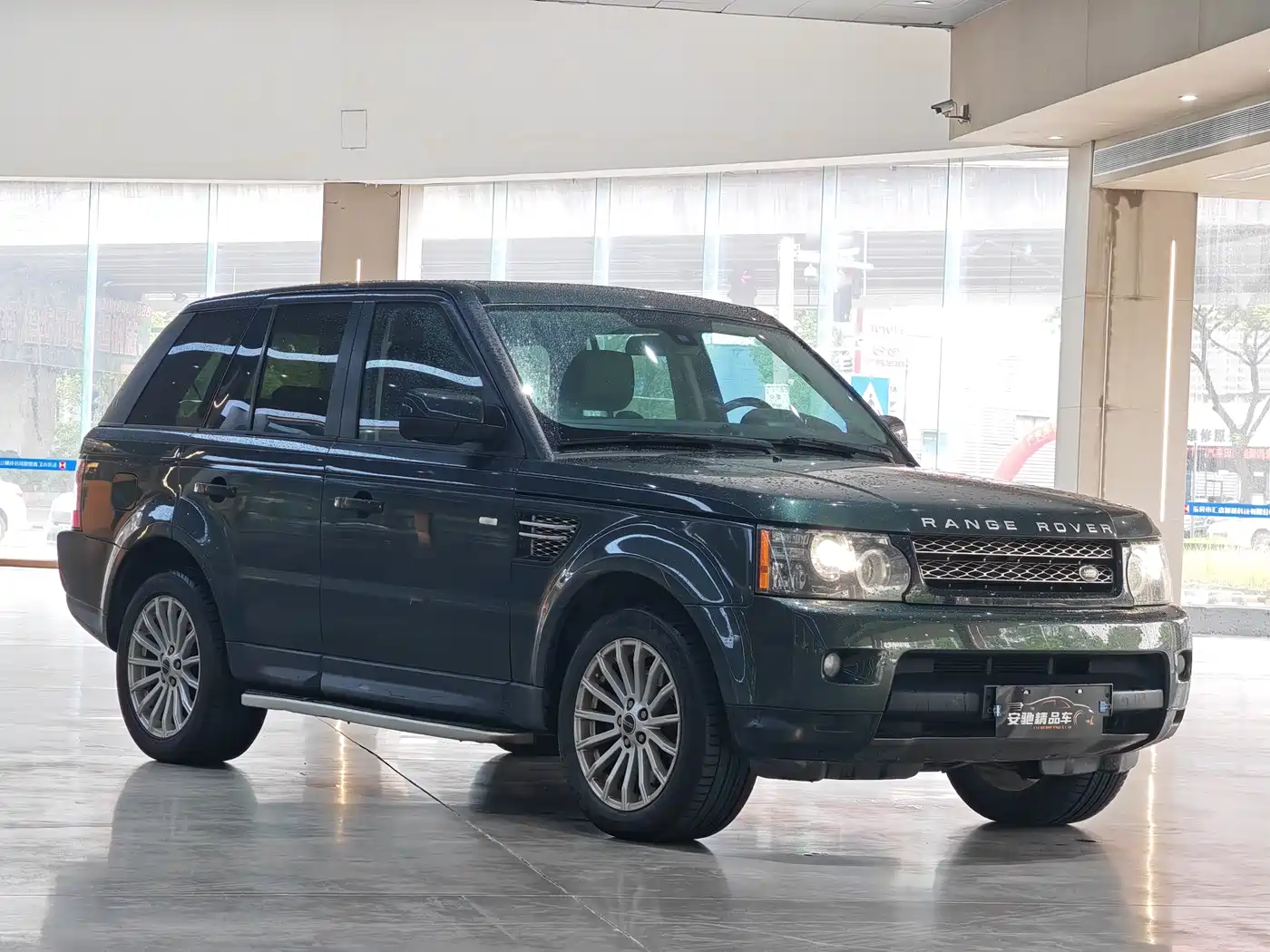 Land Rover Range Rover Sport 2011 3.0 TDV6 Diesel фото 3