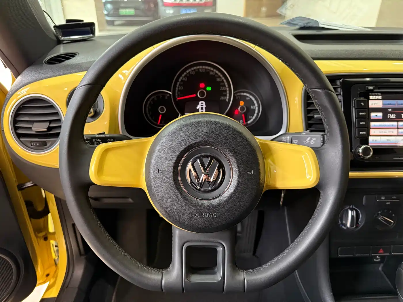 Volkswagen Beetle 2015 180TSI фото 9