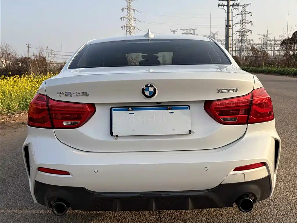 BMW 1 Series 2021 120i M Sport Shadow Edition фото 8