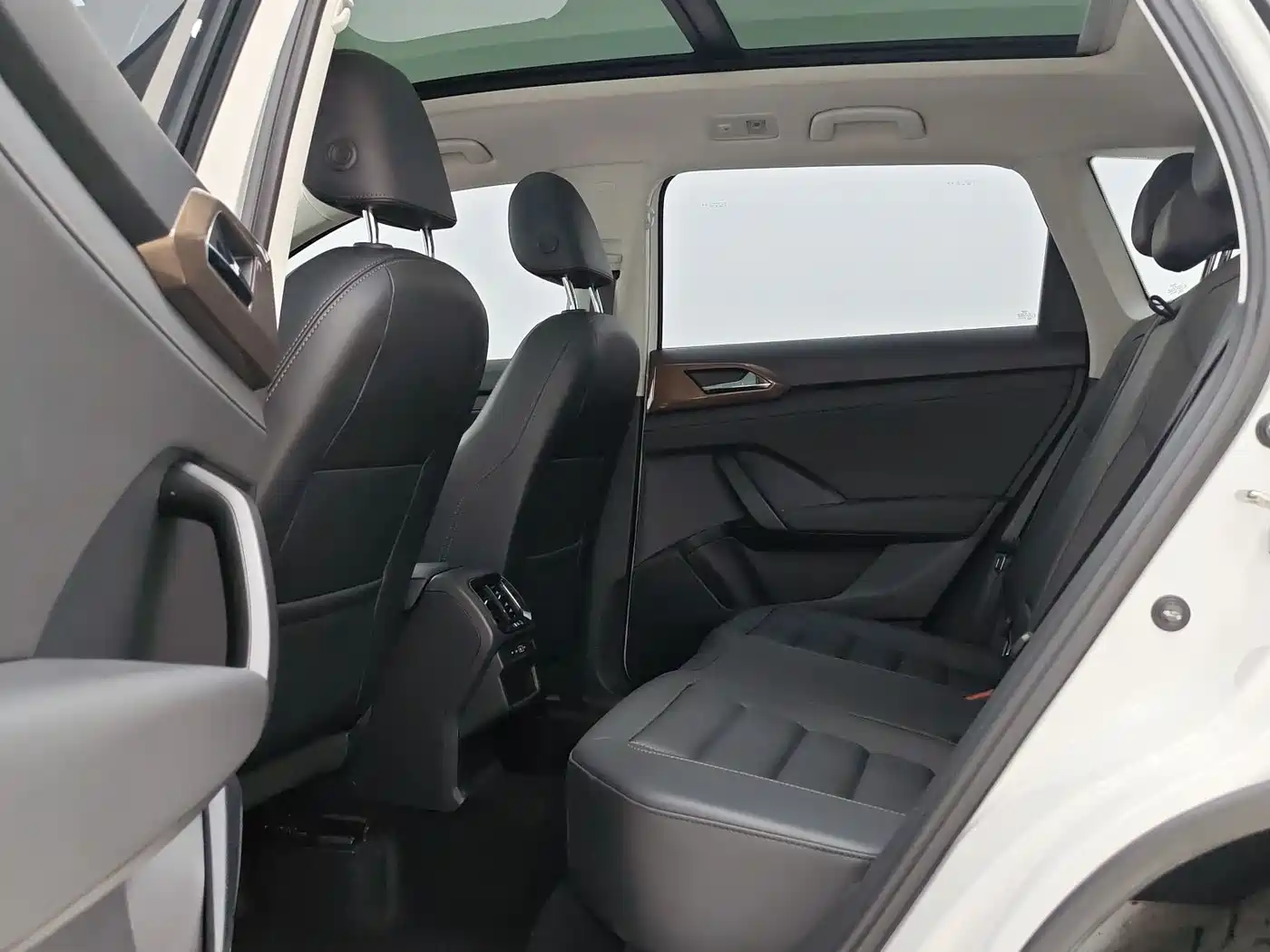 Volkswagen Tharu 2021 280TSI 2WD Luxury Plus фото 8