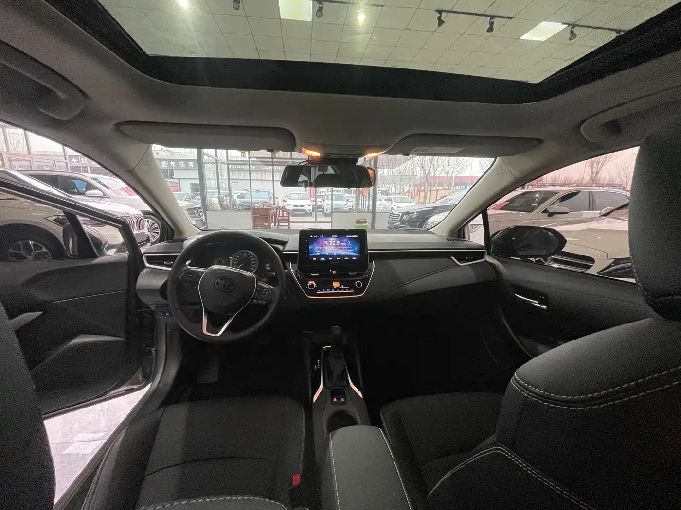Toyota Corolla 2019 1.2T S-CVT GL-i Luxury Edition фото 6
