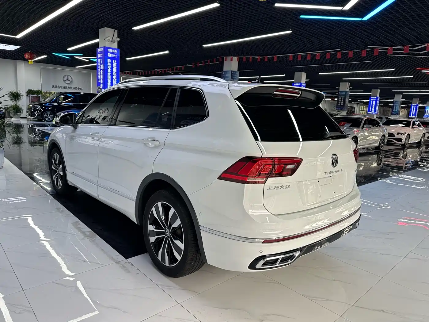 Photo 7 - Volkswagen Tiguan L