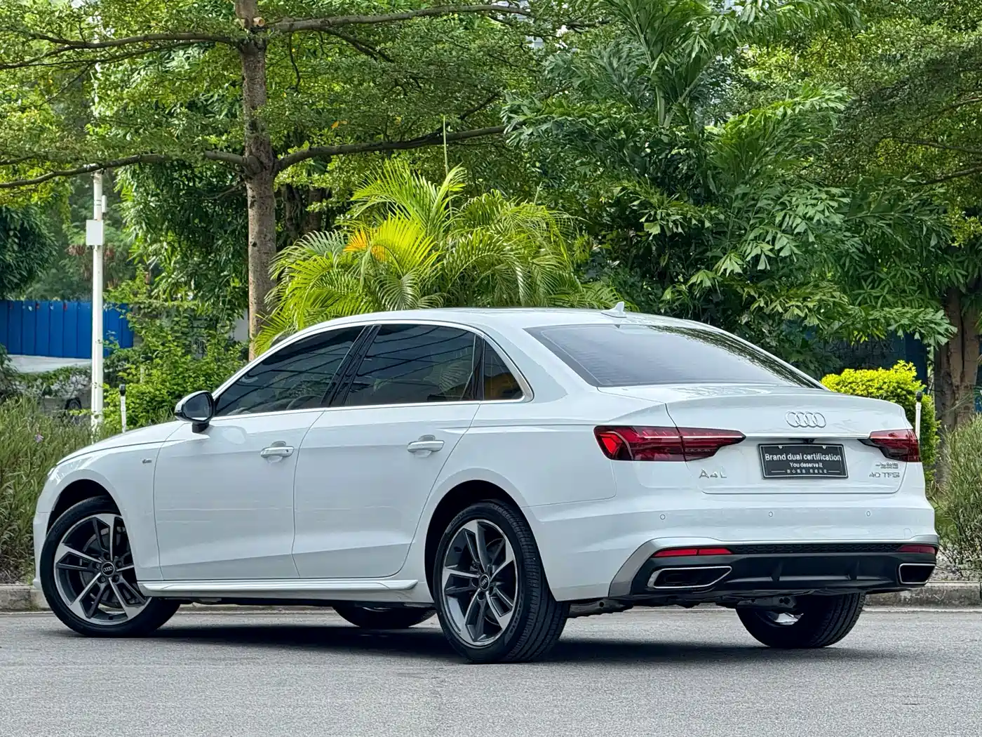 Audi A4L 2025 2025 2 Million Celebration Edition 40 TFSI Fashion Dynamic